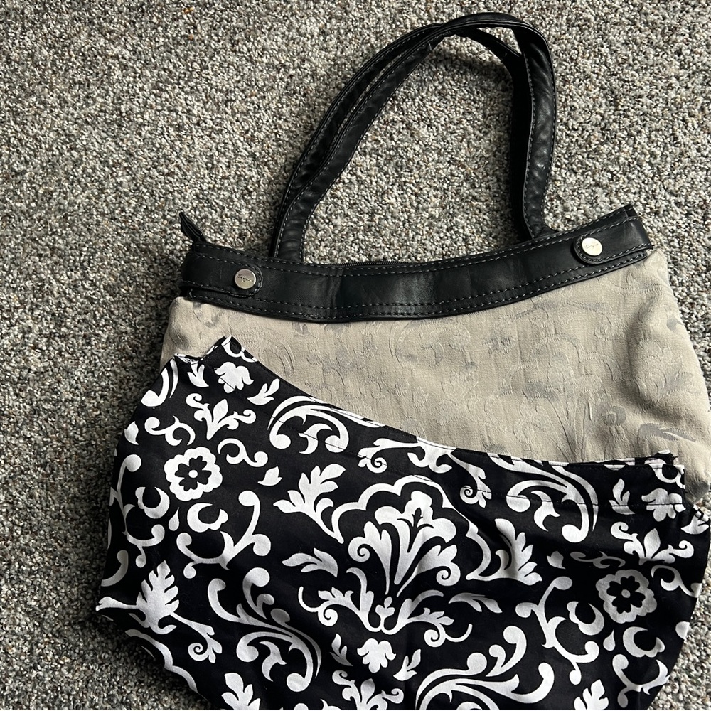 Thirty One- Elegant Champagne and Black interchangeable handbag.